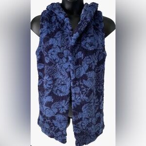 Kookaburra by UGGs Blue Floral Sherpa Hooded Vest